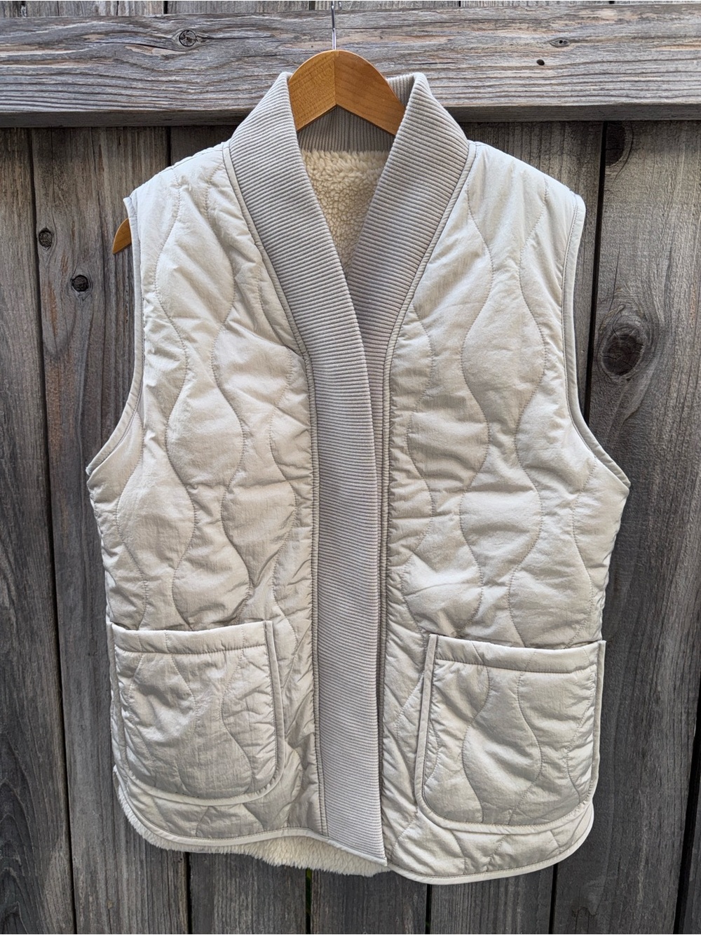 Varley Covey Reversible Quilt Gilet Size Large - Picture 5 of 13